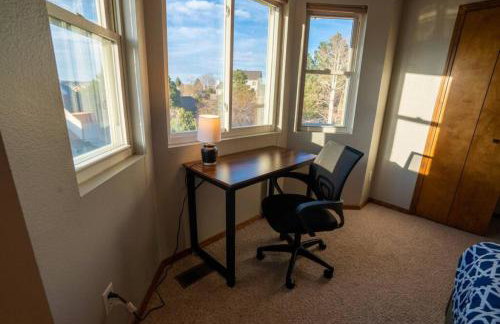 Hillcrest Chalet - Spa - Firepit - Views - USAFA - Foto 25