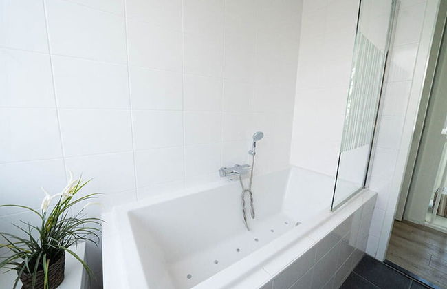 Scenic Stay by the Water - Foto 12