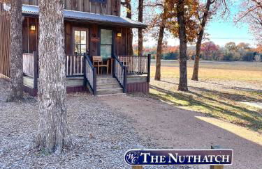 The Nuthatch Cabin 15 MIN to Magnolia Baylor - Photo 4