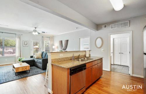 Charming and Spacious Apt in Austin with a Pool - Foto 12