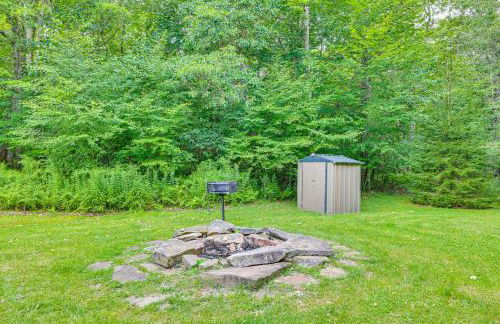 Cabin with Hot Tub and WiFi 4 Mi to Snowshoe Resort - Foto 36