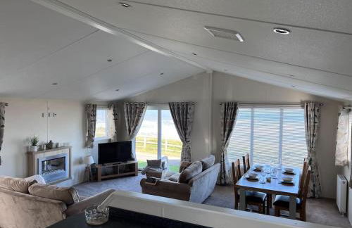 Beautiful 2-Bedroom Lodge with Spectacular Views - Photo 6