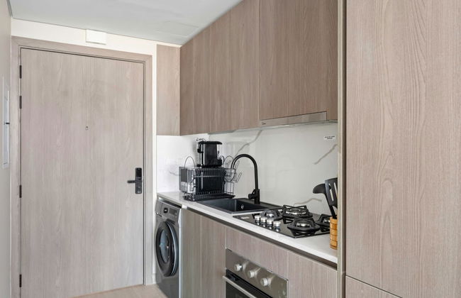 Modern Studio in Residence With Pool gym and Paddl - Photo 5