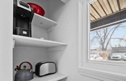 2nd Floor, Corner unit ft. King Bed - Workspace - Foto 5