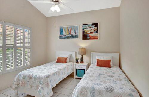 SUPERB VILLA WITH PRIVATE POOL IN NAPLES - Photo 28