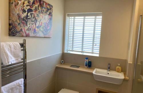 Homely & Warm Trumpington House w Parking, 5 mins drive to Bio Medical Campus, Addenbrooke's & Papworth hospitals - Foto 36