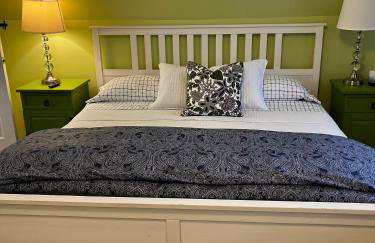 Unique Home Perfect for Large Gatherings. Pets welcome! - Photo 10