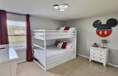 4BR Bella Vida Lakeview Pool Townhome - Photo 23