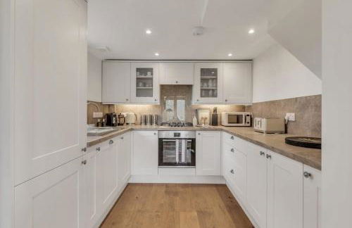 Honeysuckle Cottage - Hot Tub Packages Available - Photo 5