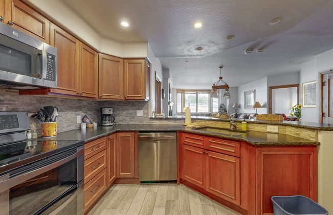 Torian Plum Condominiums - Foto 42