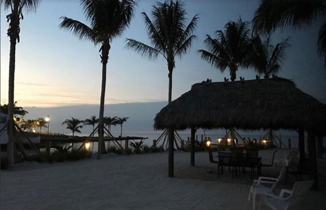 4 Beautiful 4 Bed 3 Bath Pool Home w Free Dock - Foto 4