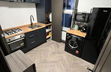 Fabulous 3 Bed Apartment - Near Excel - Sleeps 6 - 8 - Photo 11