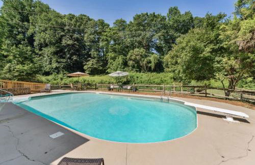 Hickory Hideaway Pet-Friendly Haven with Fire Pit! - Foto 24