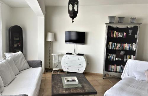 MY OCEAN HOME !!! Breathtaking location, Steps to the ocean, Spacious sea view, Fully Equipped and Well-Furnished with Private Entrance and High-Speed Fiber Optic Internet - Photo 42