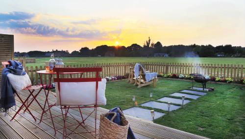 Chapterhouse - Cathedral View - Hot Tub - Photo 5, Garden, sunbed, Garden view