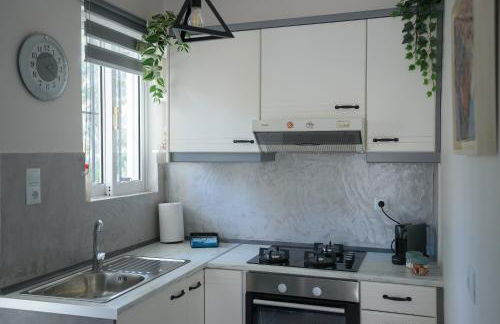 DM Apartment 2 - Only 4' from Rafina Port & 2' from the beach - Foto 35