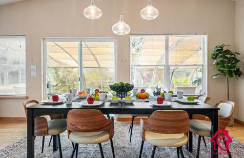 The Rose Garden Estate with Swim Spa - an Irvie Home - Foto 4