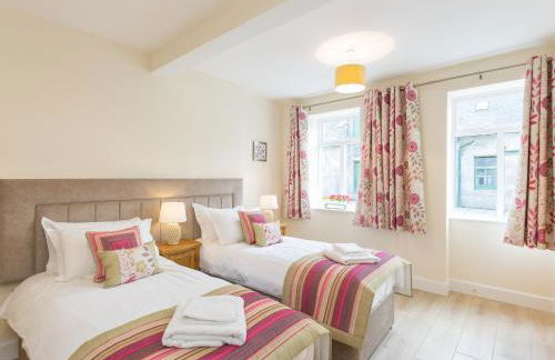 Rose Cottage with Hot Tub - Photo 27