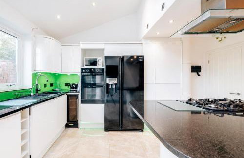 Luxury Unique Townhouse with Hottub & Pizza Oven - Foto 9