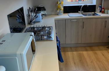 Honeybee Cottage, with a log fire & a hot tub. - Foto 16