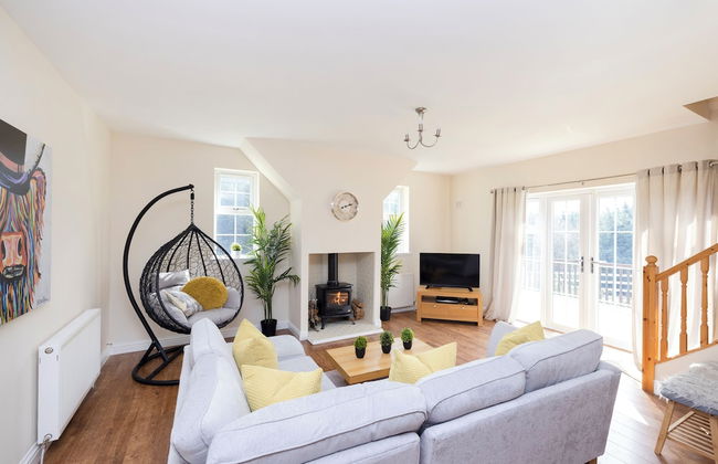 JOIVY Greenknowes Cottage W/ Hot Tub & Fireplace - Foto 9