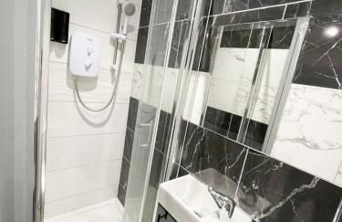 Private Family and Business Rooms Harrow Fast WiFi - Photo 13