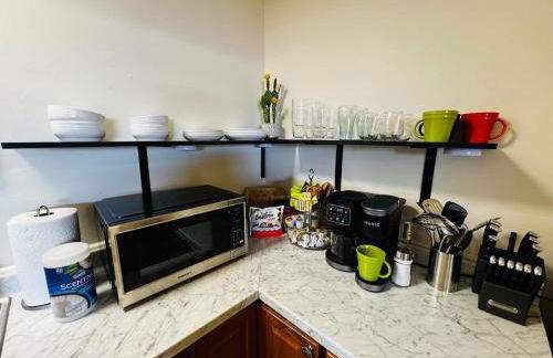 Free Chick-Fil-A & Starbucks! 502 Hideaway! - Foto 13