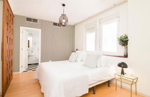 HomeForGuest Design Attic Apartment FREE Parking - Foto 20