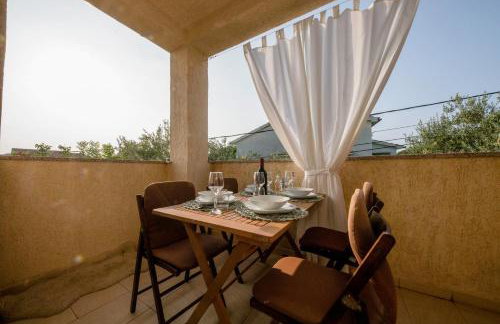 Apartments by the Beach with Pool and Lounge Beds - Miral Apartments - Foto 55