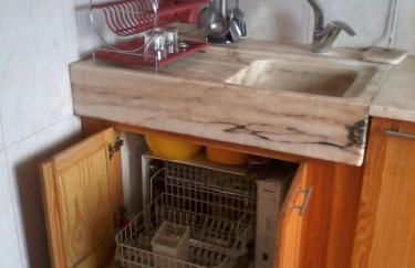 Yellow House - Photo 33