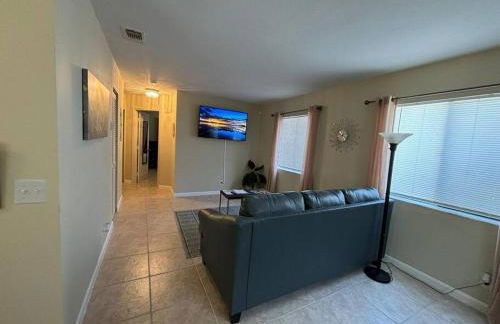 Sea Breeze-2 BR Apartment- Centrally Located - Foto 11