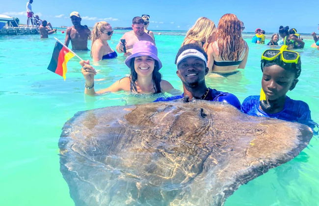 Snorkel in Stingray City Antigua - Photo 4