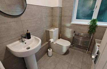 Comfy, Modern, 3 Bed House - Free Parking - Quiet Area - Near Solihull, NEC, Airport - Foto 12