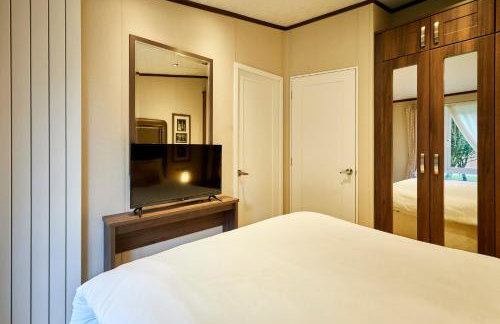 Bramble Lodge with Hot Tub - Foto 22