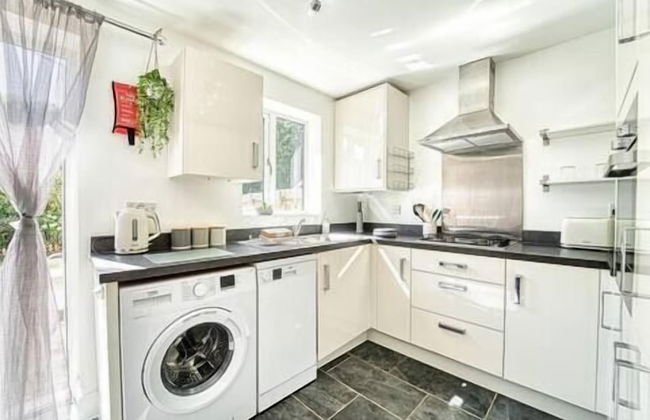 Host Stay Walkers Lane House - Photo 6