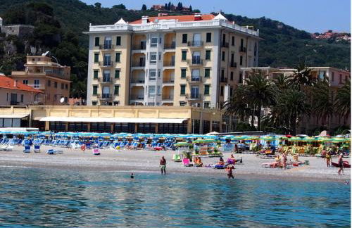 Lido Resort - Photo 1