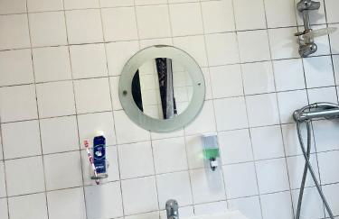 Spacious 3-Bedroom House with Fast Wi-Fi & Free Parking - Foto 9