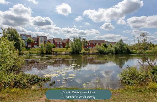 Stylish House with Driveway Parking, Self-Check-In, Fast WiFi and Smart TV by Yoko Property - Foto 26