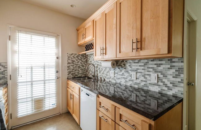 Hollywood Hills Sunset Strip Home w Hottub - Photo 48