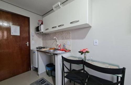 Kitnet304 centro,c linda vista janela, tv smart - Foto 6