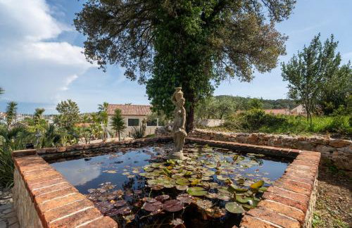 Aurora Lukorana - Photo 25