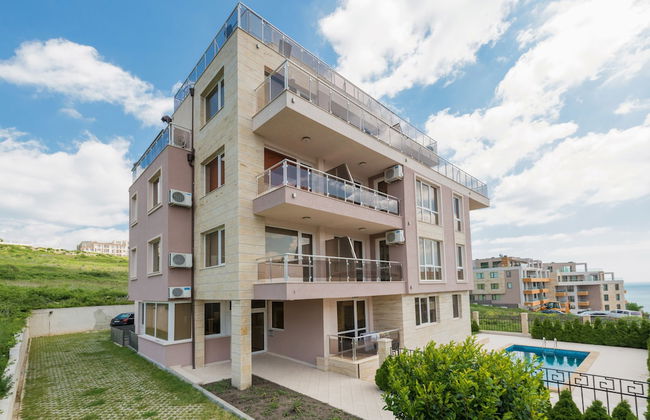 Black Sea Breeze - Photo 1