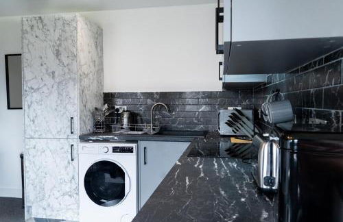 Lux Style Homes -1 BED APARTMENT close to City Centre - Free WIFI - Free Parking - Smart TV - Full Kitchen - Self Check In - Foto 5