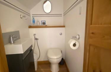 New Bury Cottage near Goodwood - Photo 18