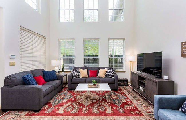 Upstay - 2-home Complex in Govalle for 18ppl - Photo 7