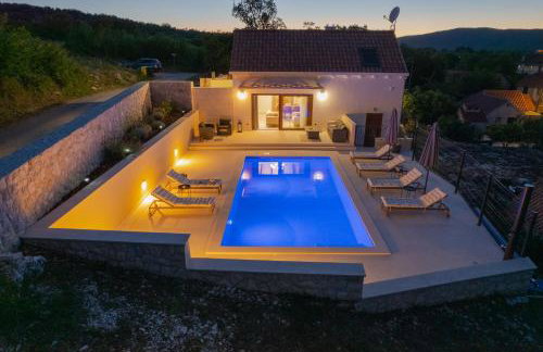 Unique Villa Pietra with heated private pool - Foto 52
