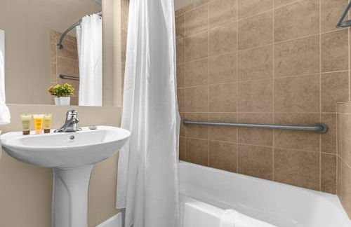 Vibrant 4BR Family Townhome 1 mile from Disney World and Disney Springs - Photo 58