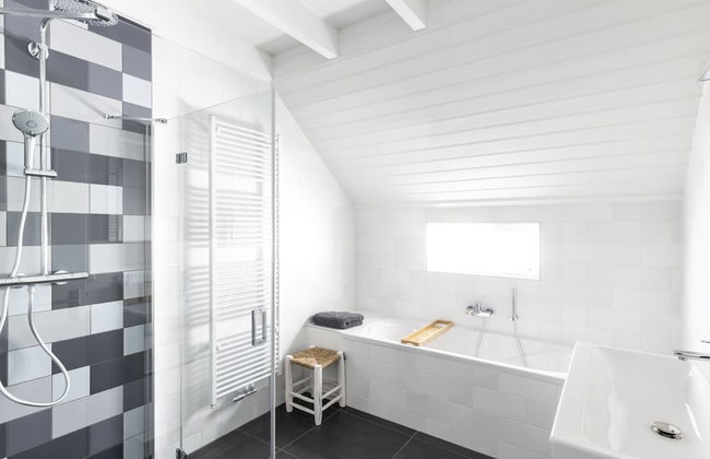 Luxuriously Restored Farmhouse With Trendy Interior Close to sea and Forest - Foto 52