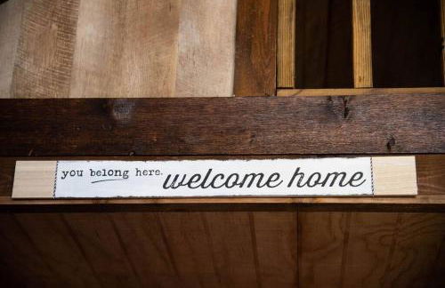 Rustic Chic Alabama Cabin w Loft Fire Pit Pet Friendly Fenced Yard Lake Guntersville - Coco Chateau - Foto 45