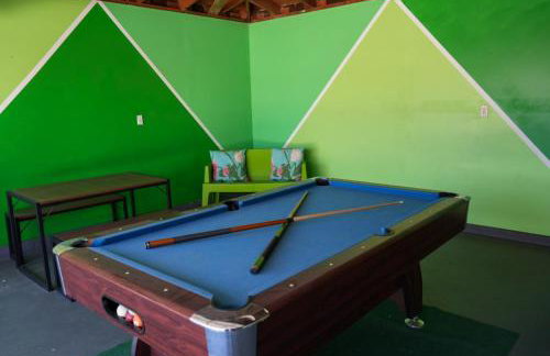 The Pink Cactus - Desert Retreat - Luxe Pool, Golf & Game Room - Foto 22